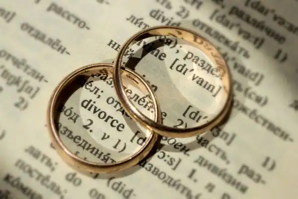 Image of rings removed before divorce mediation Hayle